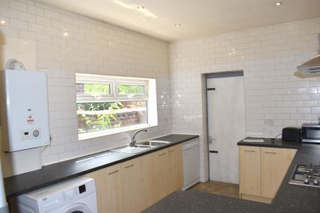 4 bedroom terraced house to rent - Photo 3