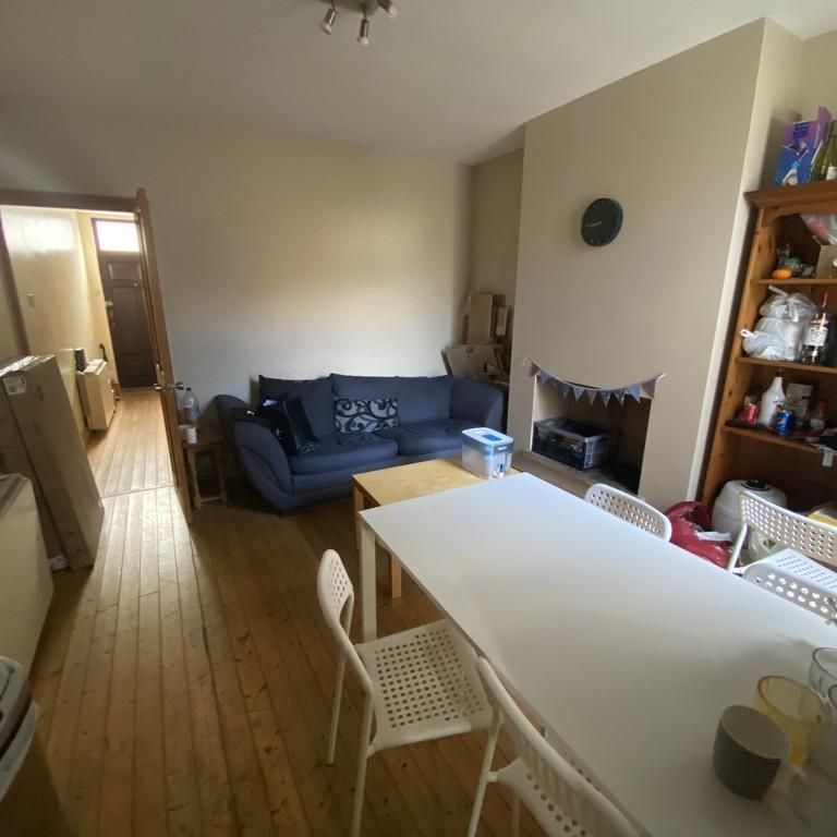 4 bedroom terraced house to rent - Photo 1