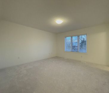 For Lease - 65 Kirkwood Way, Barrie, Ontario - Photo 2
