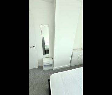Room in a Shared Flat, Madison Court, M50 - Photo 4