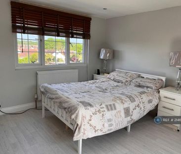 1 bedroom in a house share to rent - Photo 2