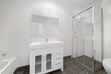 Light filled two bedroom two bathroom. - Photo 4