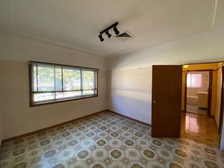 Spacious Brick Home in Cabramatta - Photo 3