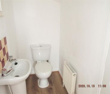 2 bedroom semi-detached house to rent - Photo 4