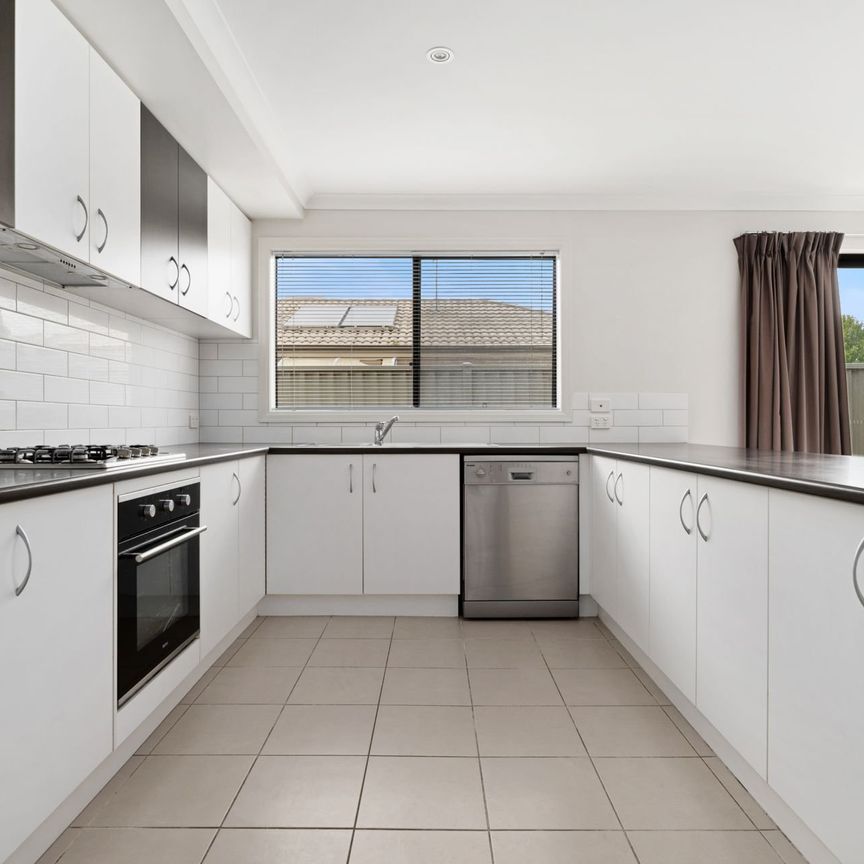 24 Macquarie Close, Delacombe - Photo 1