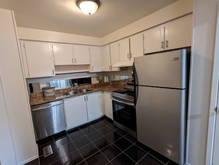 For Lease - 35 Dawson Crescent, Brampton, Ontario - Photo 5