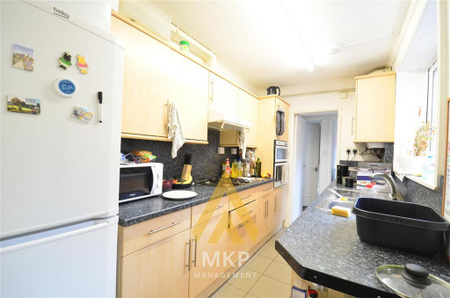 4 bedroom terraced house to rent - Photo 3