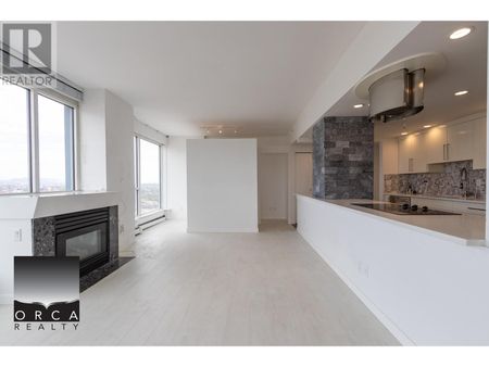 3202 183 KEEFER PLACE, Vancouver, British Columbia - Photo 2