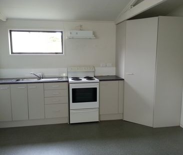 Manurewa - 2 bedroom Flat - Single Garage + 1 Off Street Park - Photo 2