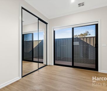 Like New Stunning Family Home! - Photo 2