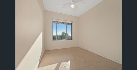 Stylish Modern Home along the Esplanade! - Photo 4