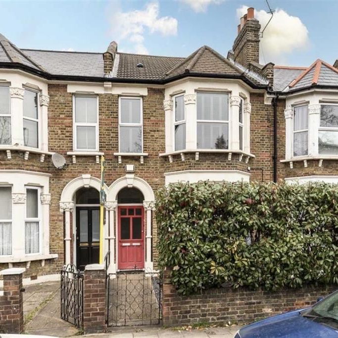 A charming Victorian two bedroom ground floor garden flat, located in the heart of Hither Green - Photo 1