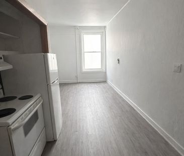 1 ½ Tout Inclus à Louer Au Centre-ville - Photo 2