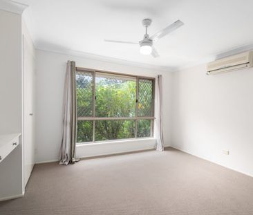 Large Family Home in Belmont - Photo 4