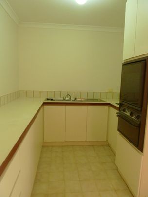 Perfectly located. - Photo 1