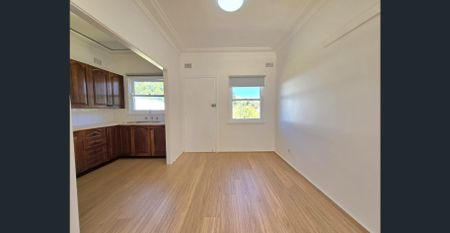 Renovated 3 Bedroom - Photo 2