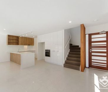 MODERN DESIGNED Townhouse - Donât miss out! - Photo 1