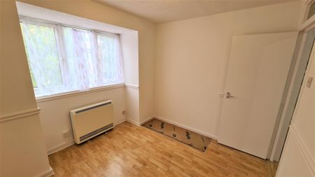 1 bed flat to rent in Springwood Crescent, Middx, HA8 - Photo 2