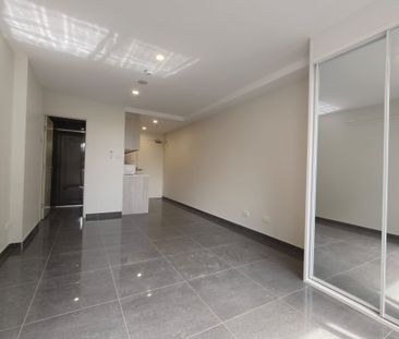 Selection of Brand New Studio Apartments - Available Now - Photo 2