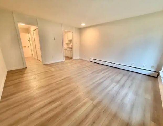 Kitsilano Low rise Apartment | 2233 West 3rd Avenue, Vancouver - Photo 1