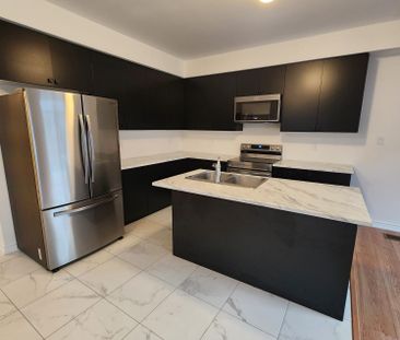 For Lease - 35 Tamworth Terrace, Barrie, Ontario - Photo 1