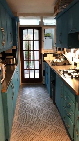 1 bedroom in a house share to rent - Photo 3