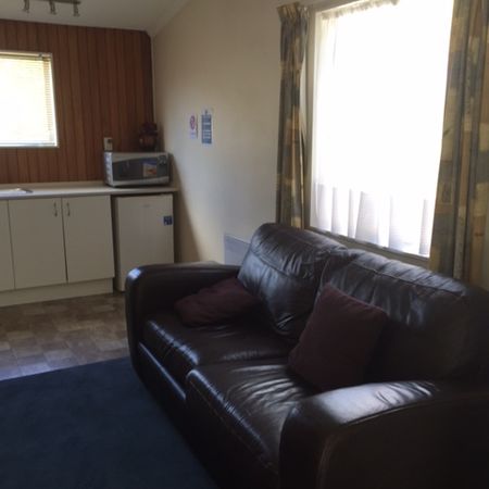 Neat & Tidy One Bedroom - Photo 3