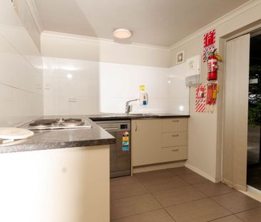 Charming unit - Photo 2