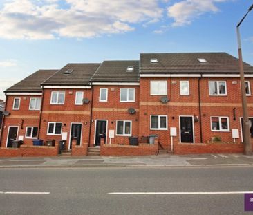 3 bed Town House - To Let - Photo 3