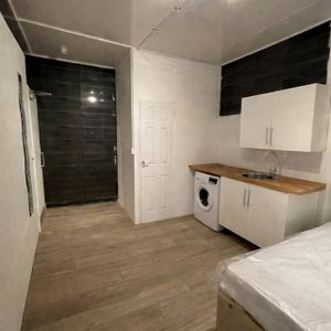 Studio Flat, Southampton Road, NW5 - Photo 2