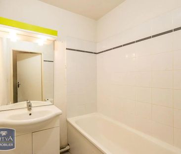 Location Appartement 2 pièces 47m² LE CATEAU CAMBRESIS 59360 - Photo 4