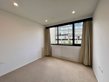 Luxurious 3 bedrooms Living in Camperdown's Heart - Photo 2