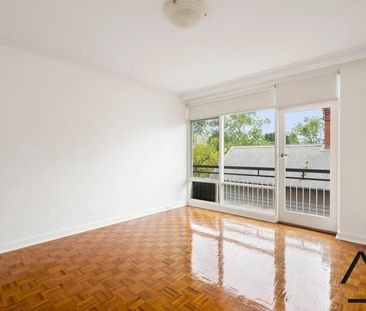 Spacious, Bright Hidden Gem! - Photo 3