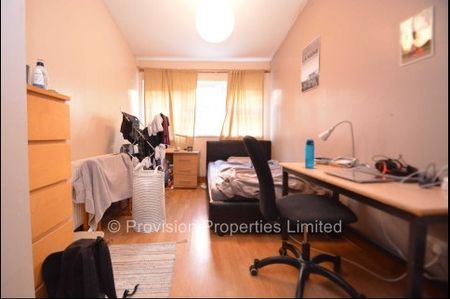 7 Bedroom Student Properties Leeds - Photo 5