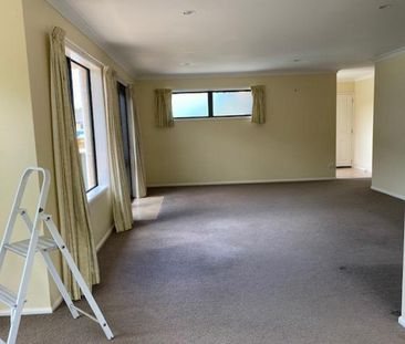 Sunny and spacious two bedroom home - Photo 3