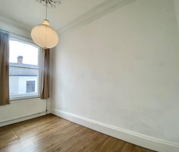 1 bedroom Flat To Let - Photo 2