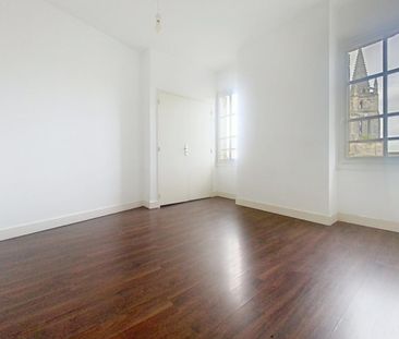 Location Appartement 3 pièces 82m² ST EMILION 33330 - Photo 2