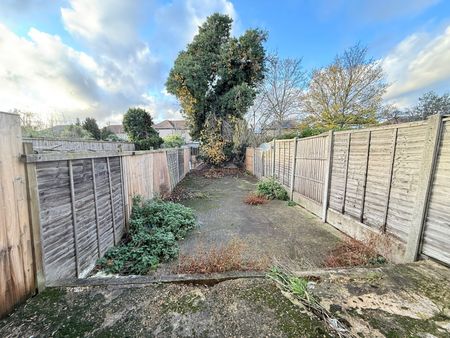 Two bedroom Ground Floor Flat close to seven king station-1850 - Photo 3