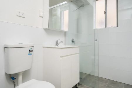 FRESHLY UPDATED 2 BEDROOM APARTMENT AT THE HEART OF WESTMEAD! - Photo 2