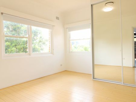 Renovated Apartment with Large Private Terrace - Photo 3