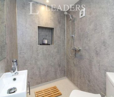 6 bedroom terraced house to rent - Photo 4