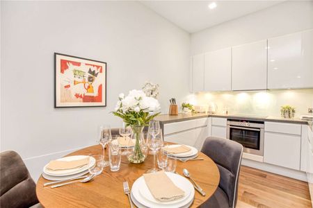 A beautifully presented two bedroom. - Photo 3