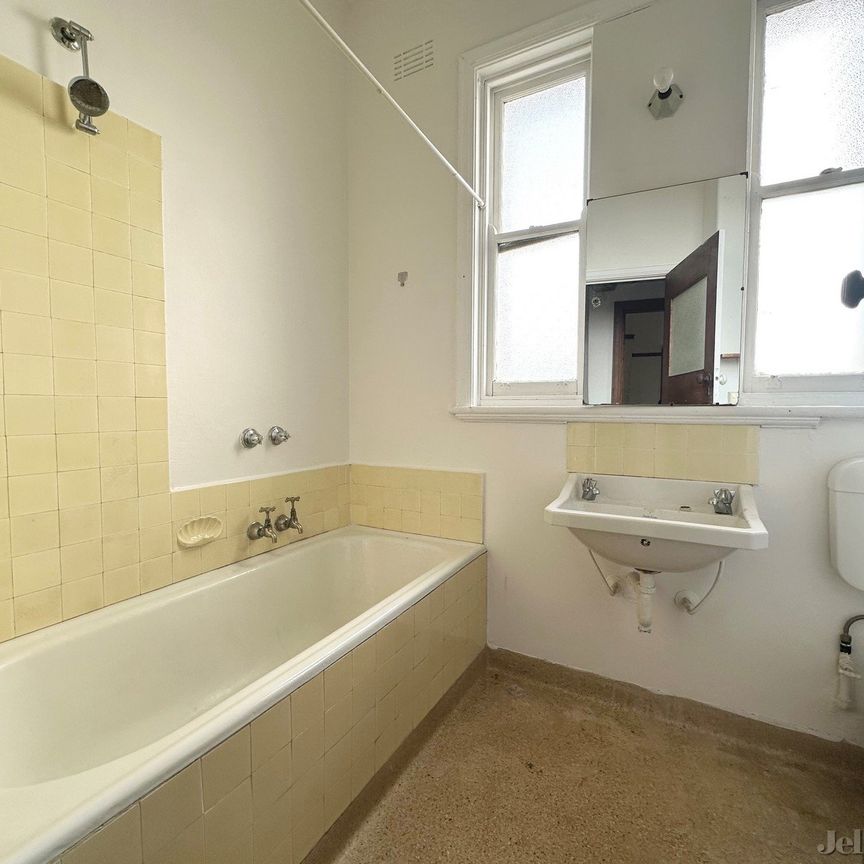 2/126 Moreland Road, Brunswick - Photo 1