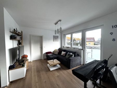 Helle 2-Zimmer Wohnung mit Balkon, Lift und Parkplatz - Photo 2