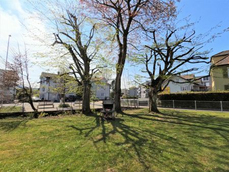 Deine neue Familiewohnung - mit Balkon, grosse Fenster, sonnig, Grillplatz, grosse Spielwiese! - Photo 5