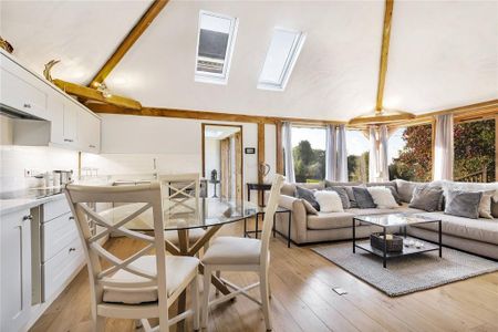 6 bedroom detached house to rent - Photo 2