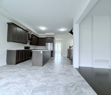 For Lease - 538 Baker Hill Boulevard, Whitchurch-Stouffville, Ontario - Photo 2