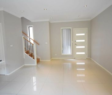 Modern Townhouse In Prime Location - Photo 3