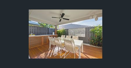 Stunning Ex-Display Home in Ormeau Ridge – Luxury Living With Low-Maintenance Appeal - Photo 4