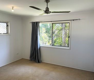 Lowset 3 Bedroom Brick Home with Rumpus - Photo 4